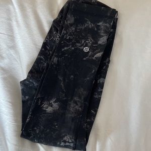Lululemon Leggings With Black And White Pattern 17”